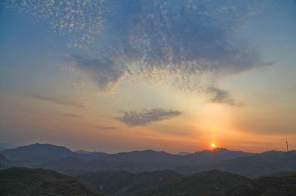 夕阳下的远山作文500字