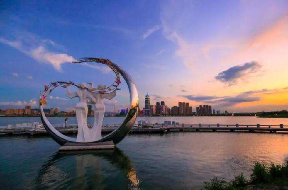 美丽的迪荡湖.jpg 美丽的迪荡湖.jpg