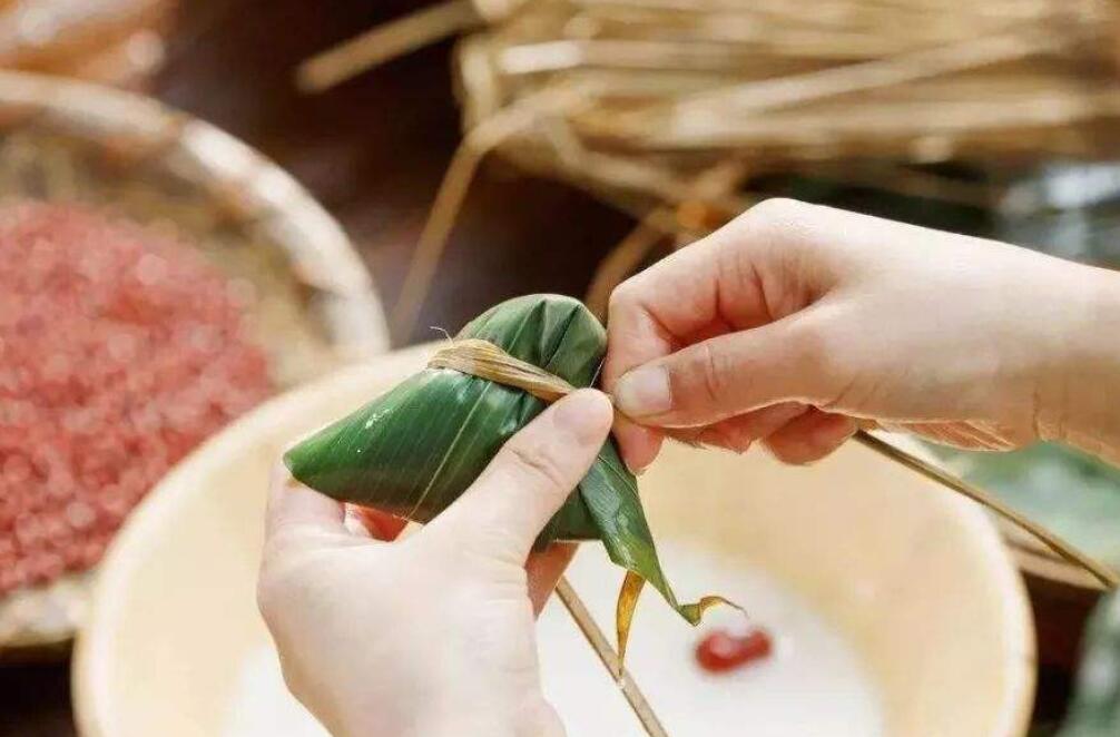 包粽子.jpg 包粽子.jpg