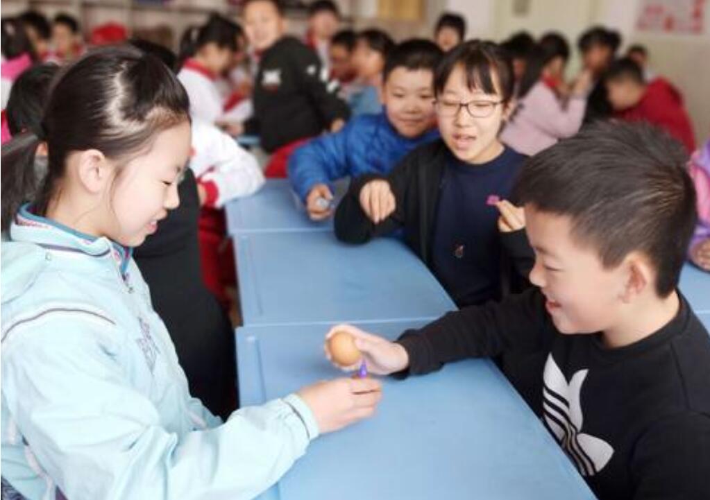 有趣的斗蛋比赛.jpg 有趣的斗蛋比赛.jpg