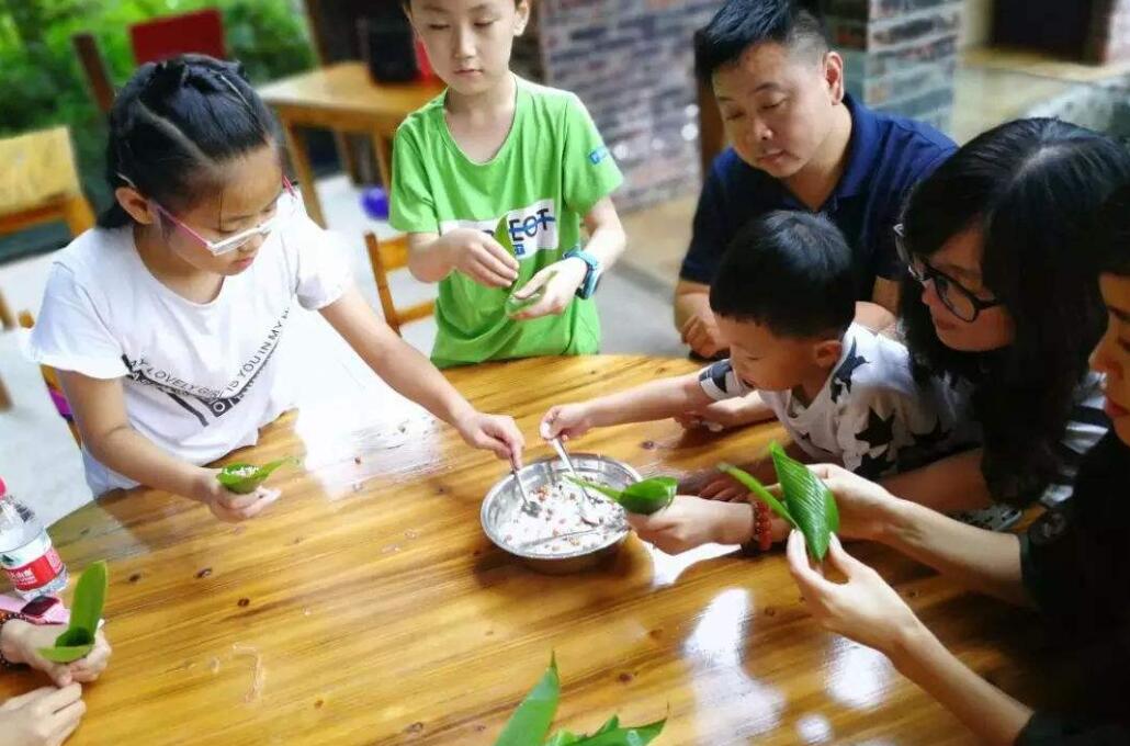 学包粽子.jpg 学包粽子.jpg