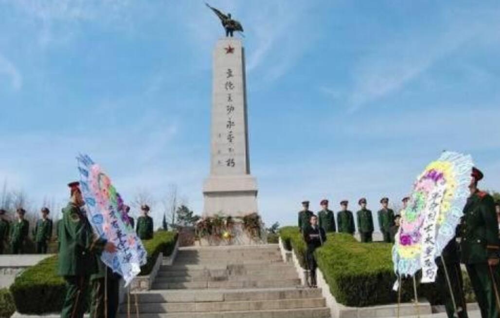 祭扫烈士墓作文800字