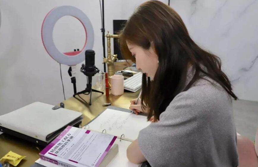 我的主播老师作文700字