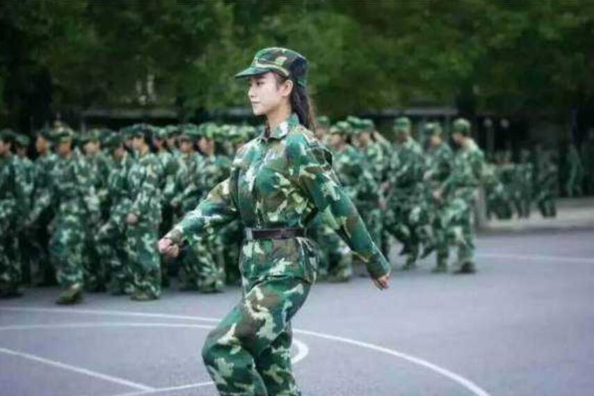 军训.jpg 军训.jpg