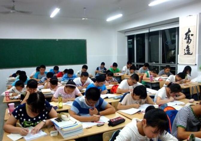 晚自习.jpg 晚自习.jpg