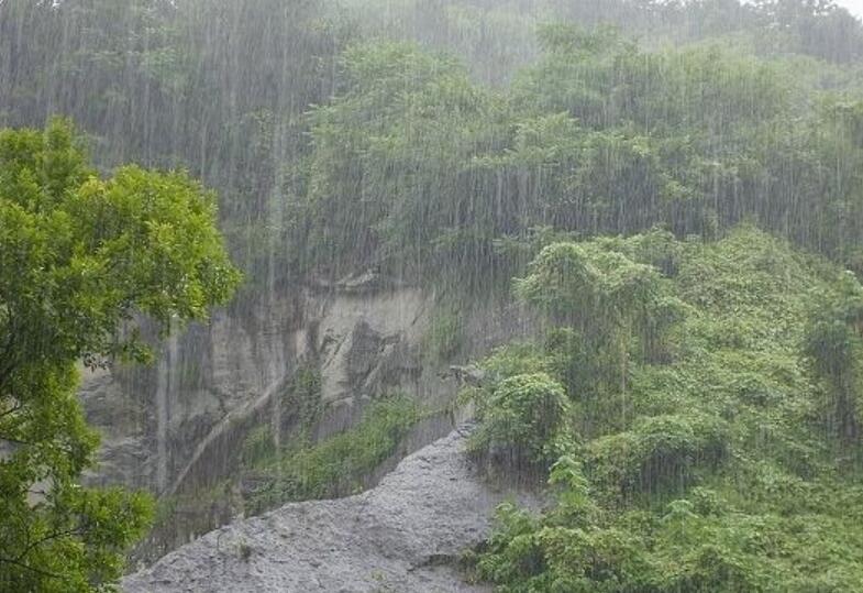 山雨.jpg 山雨.jpg
