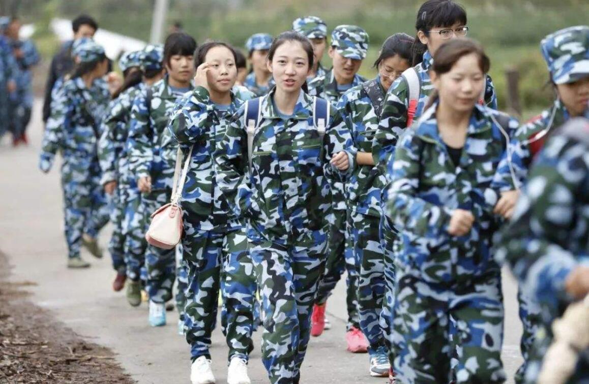 军训作文800字初一