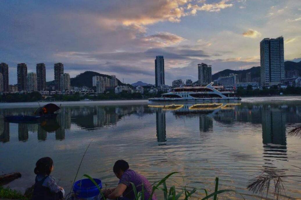 家乡新安江.jpg 家乡新安江.jpg