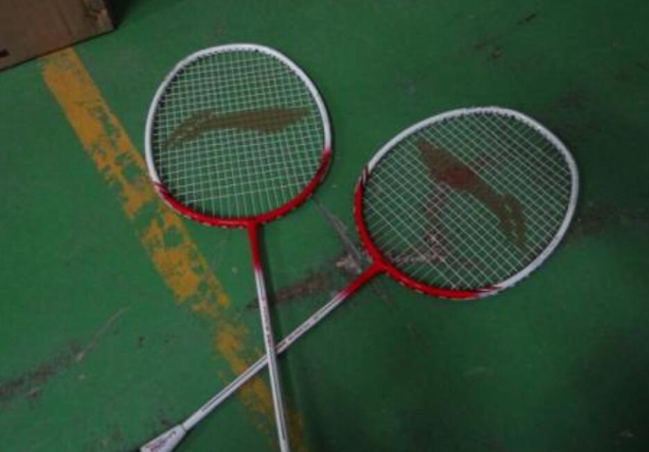 羽毛球拍.jpg