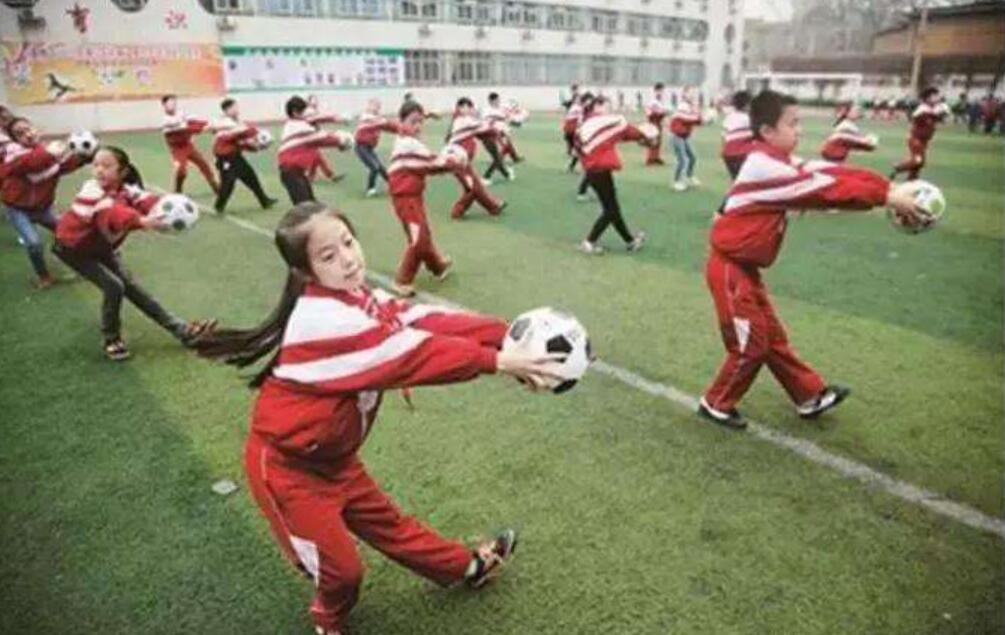 足球操作文300字