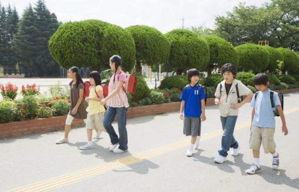 上学的路上.jpg 上学的路上.jpg