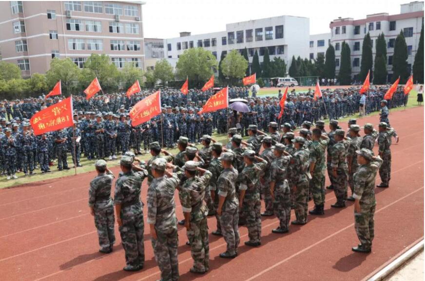 军训.jpg 军训.jpg