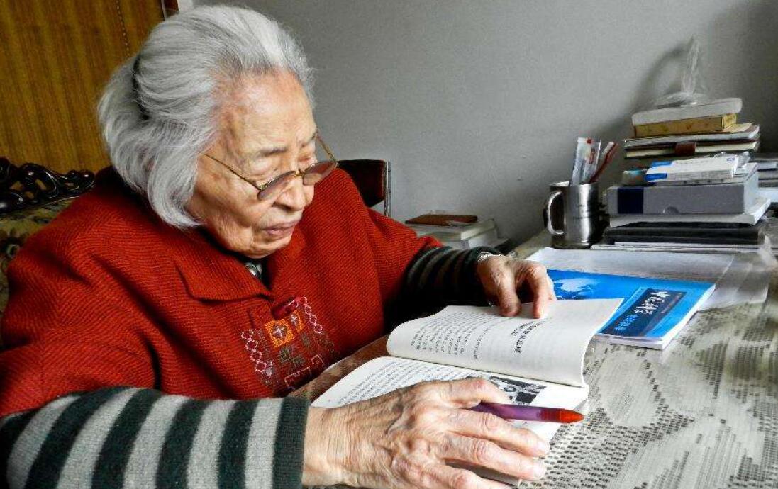 奶奶小传作文700字初中