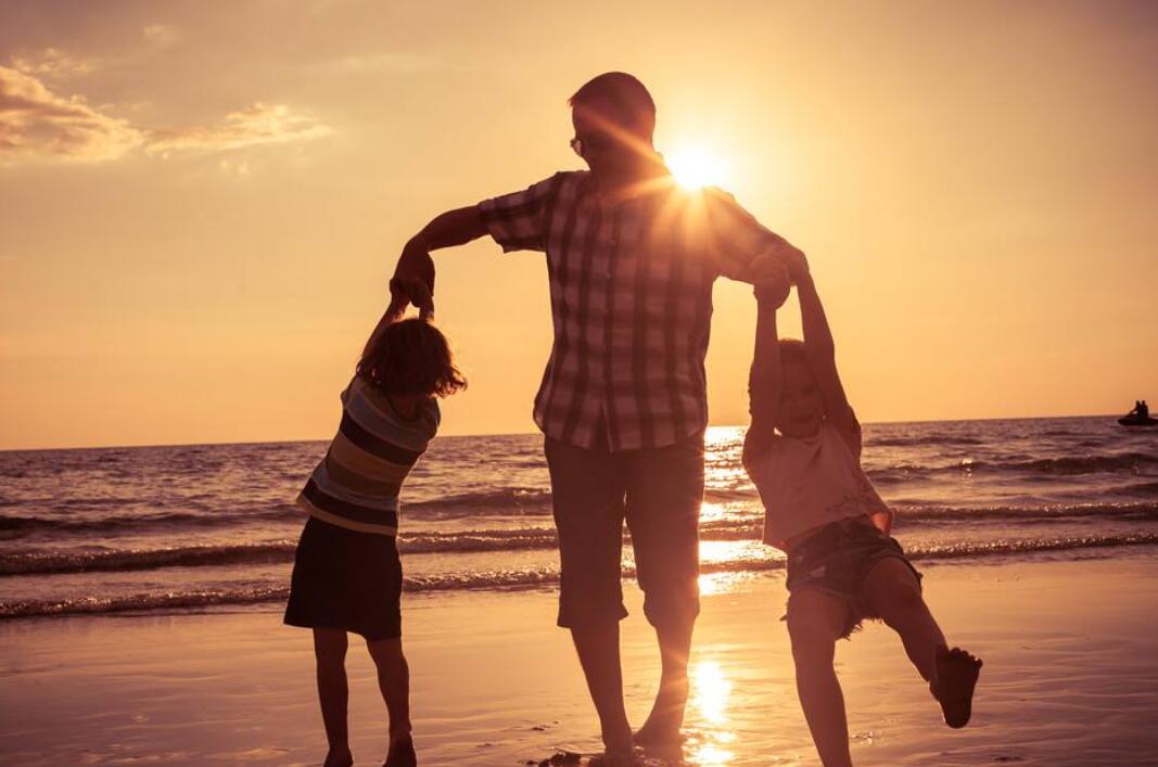 父亲小传作文初二800字