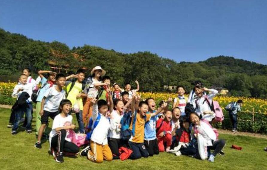 难忘的秋游.jpg 难忘的秋游.jpg