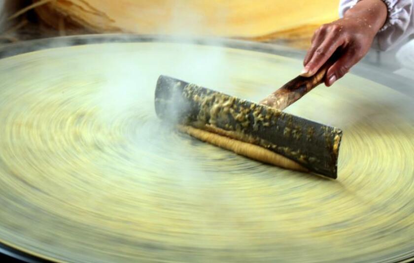 摊煎饼作文700字