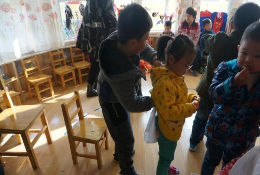 给弟弟穿衣服作文350字