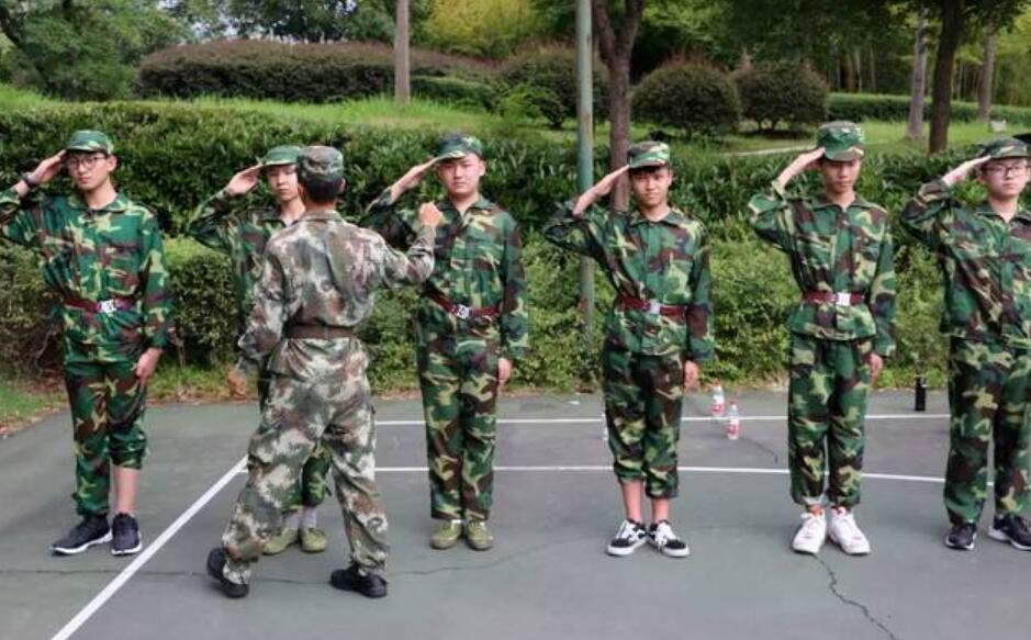 军训中的挑战作文700字