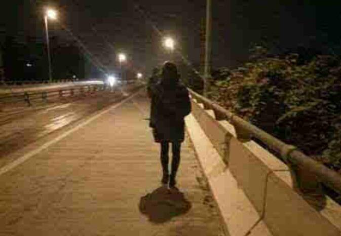 一个人走夜路作文300字四年级