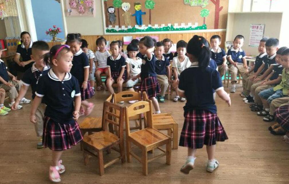 记一次游戏抢椅子600字四年级作文