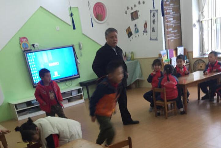 班里来了不速之客.jpg 班里来了不速之客.jpg