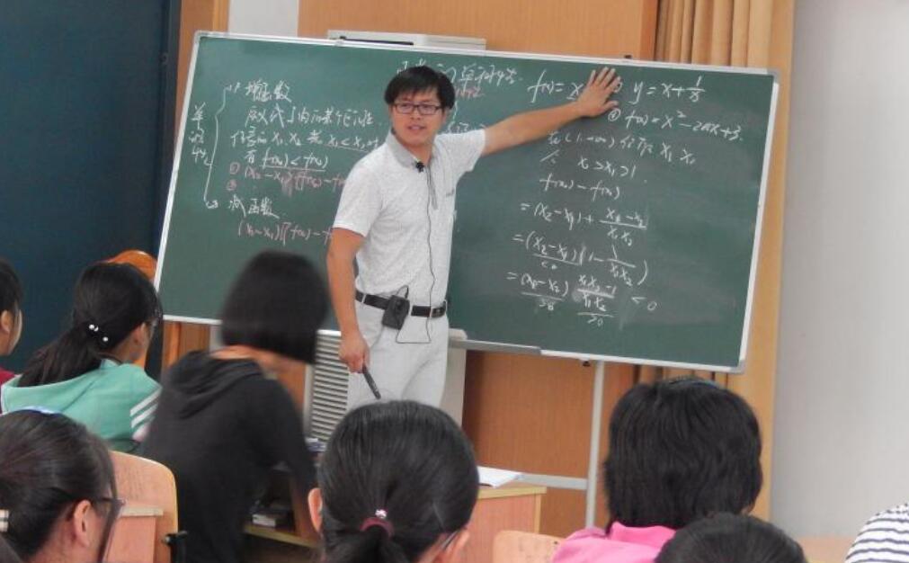 我的数学老师作文700字初一