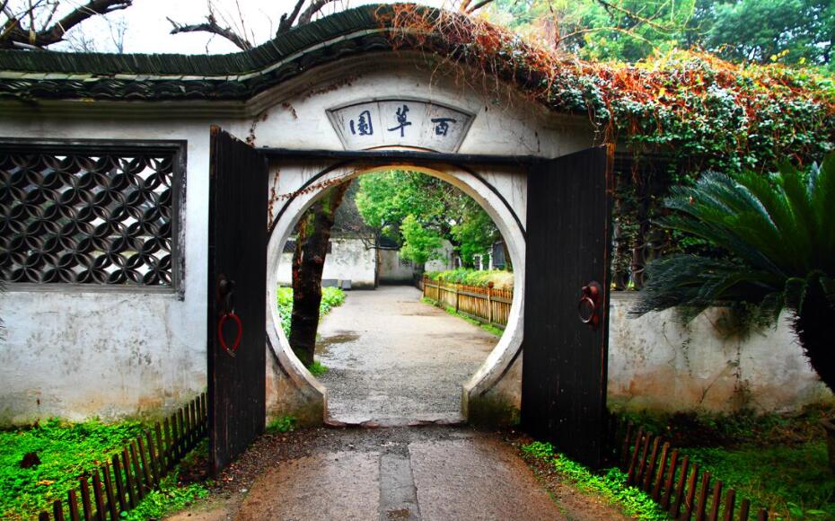 从百草园到三味书屋第二段仿写150字