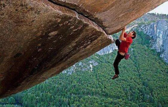 《徒手攀岩》.jpg 《徒手攀岩》.jpg