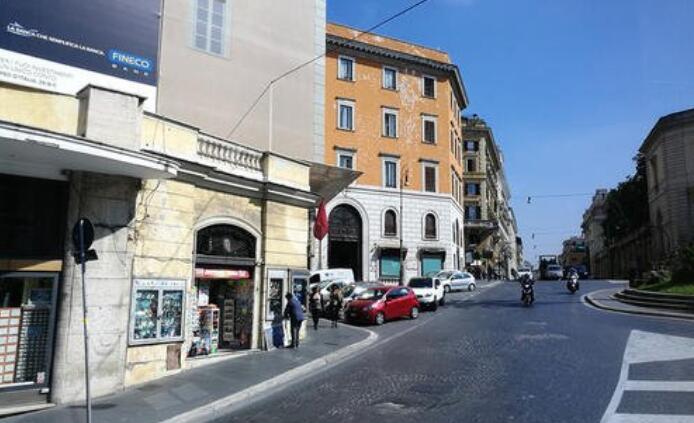 街头一瞥.jpg 街头一瞥.jpg