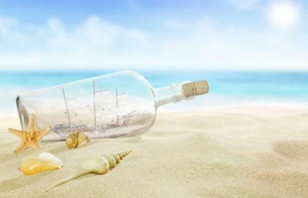 海滩上的漂流瓶.jpg