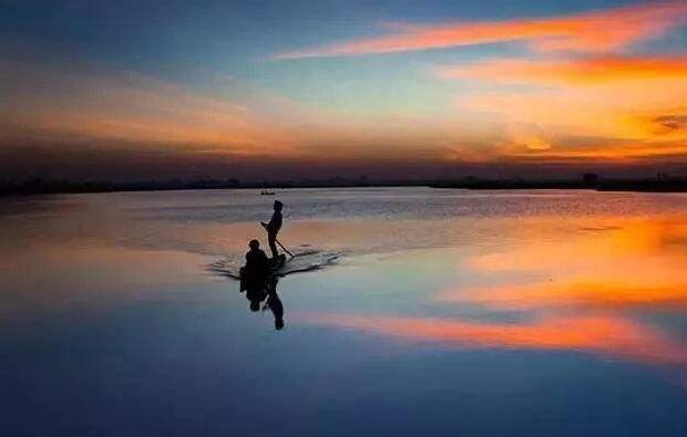 《摆渡人》.jpg 《摆渡人》.jpg