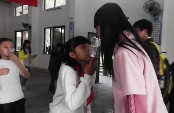 一点温情一场师生.jpg 一点温情一场师生.jpg