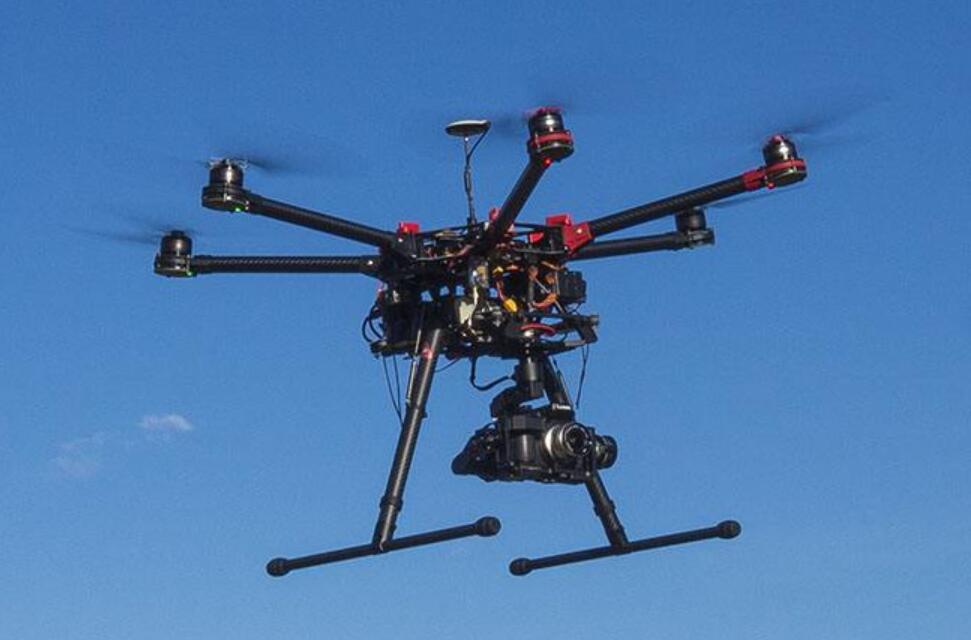 无人机.jpg 无人机.jpg