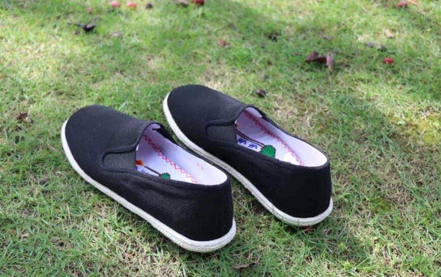 一双布鞋.jpg 一双布鞋.jpg