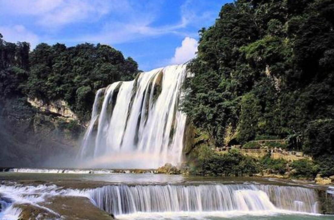 观黄果树瀑布.jpg 观黄果树瀑布.jpg