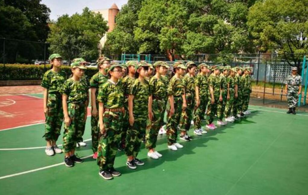 体验军训生活.jpg 体验军训生活.jpg