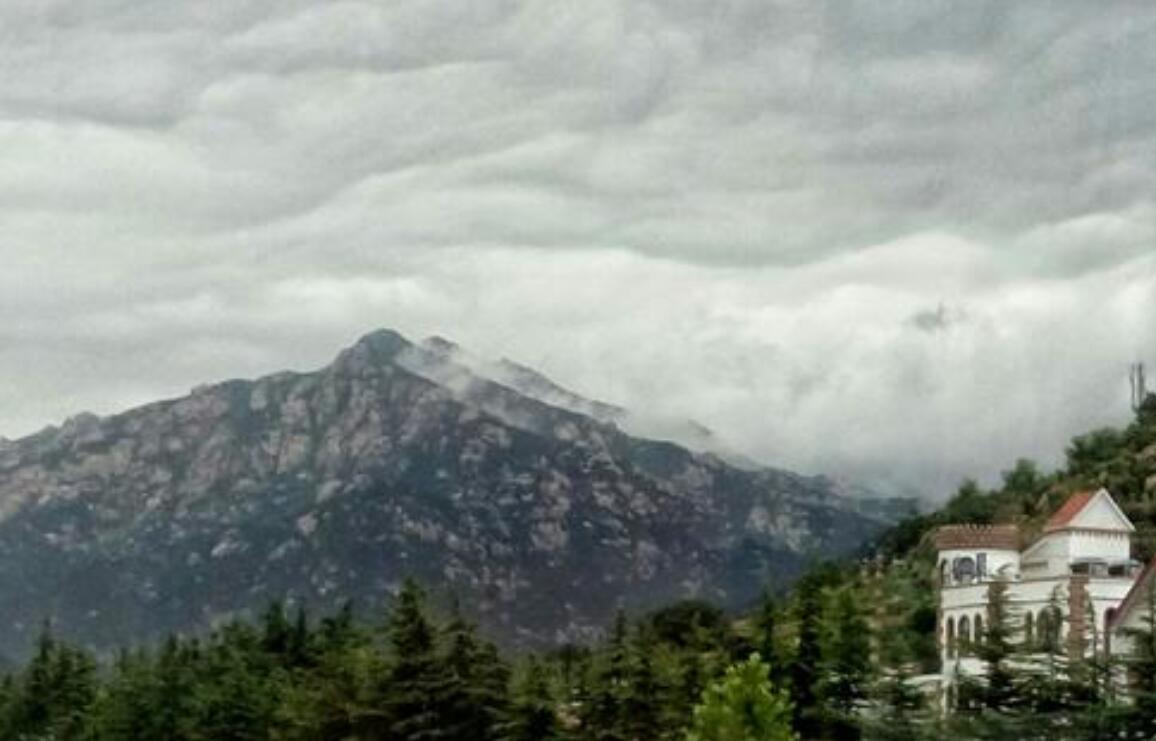 雨中登崂山.jpg 雨中登崂山.jpg