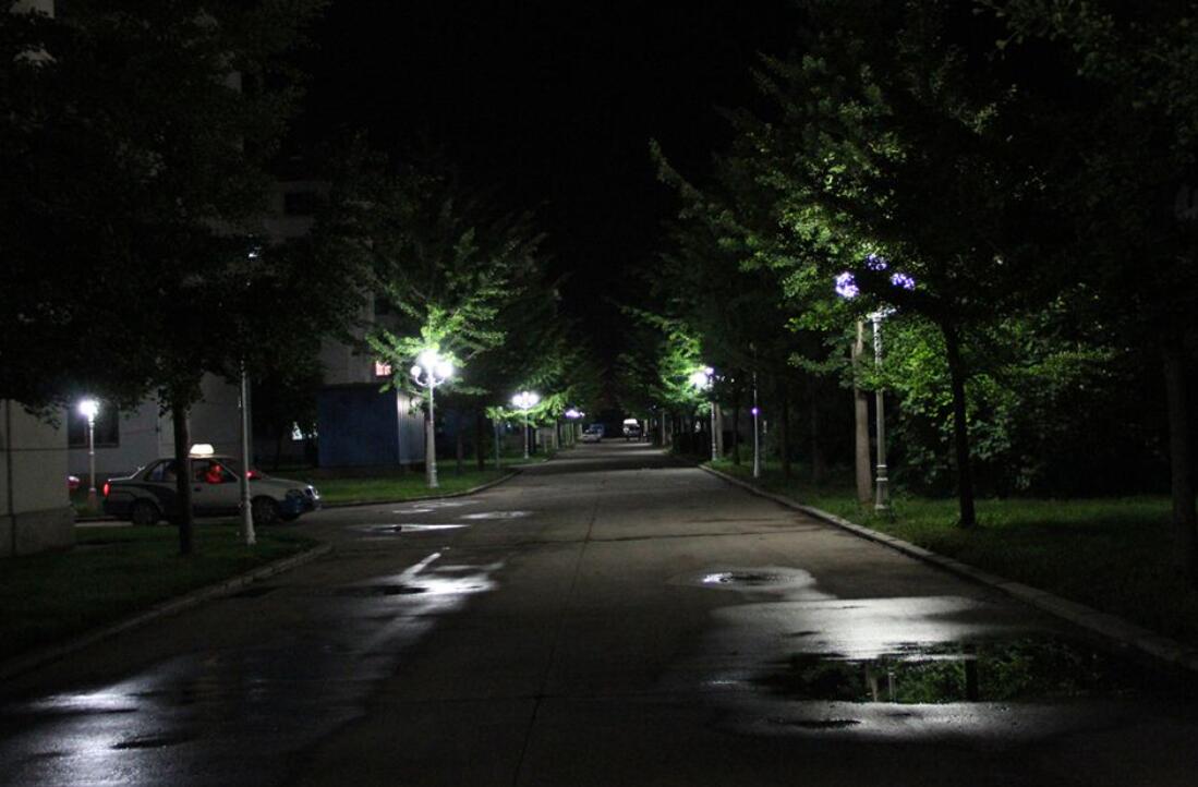 社区的傍晚.jpg 社区的傍晚.jpg