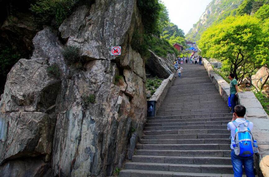 登泰山.jpg 登泰山.jpg