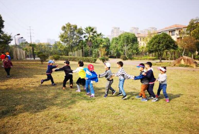 快乐秋游.jpg 快乐秋游.jpg