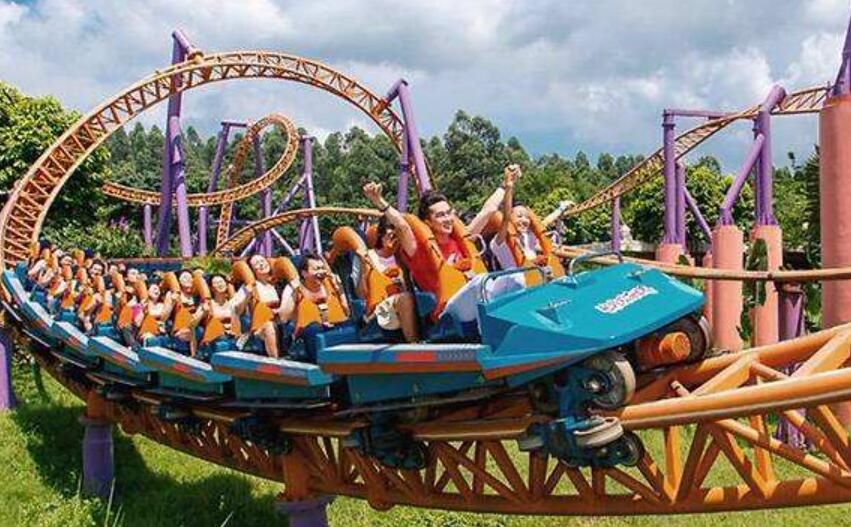 游乐园玩.jpg 游乐园玩.jpg