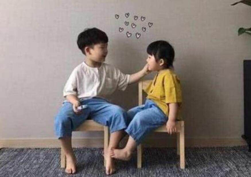 照顾弟弟、妹妹.jpg 照顾弟弟、妹妹.jpg