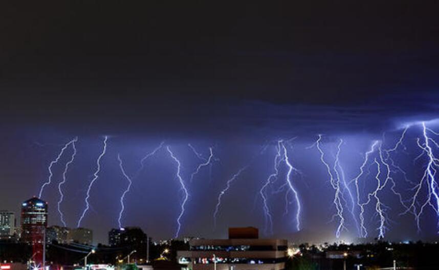 闪电.jpg 闪电.jpg