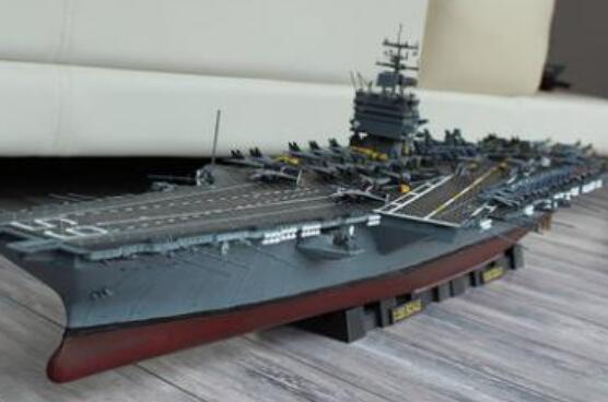 航空母舰模型.jpg
