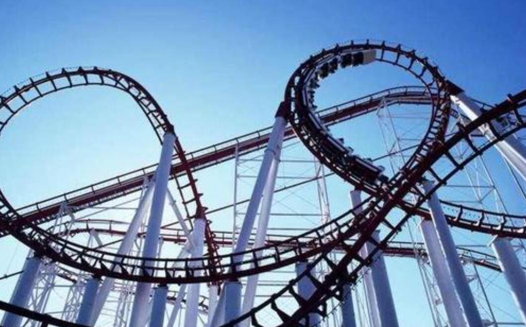 去游乐场玩过山车.jpg 去游乐场玩过山车.jpg