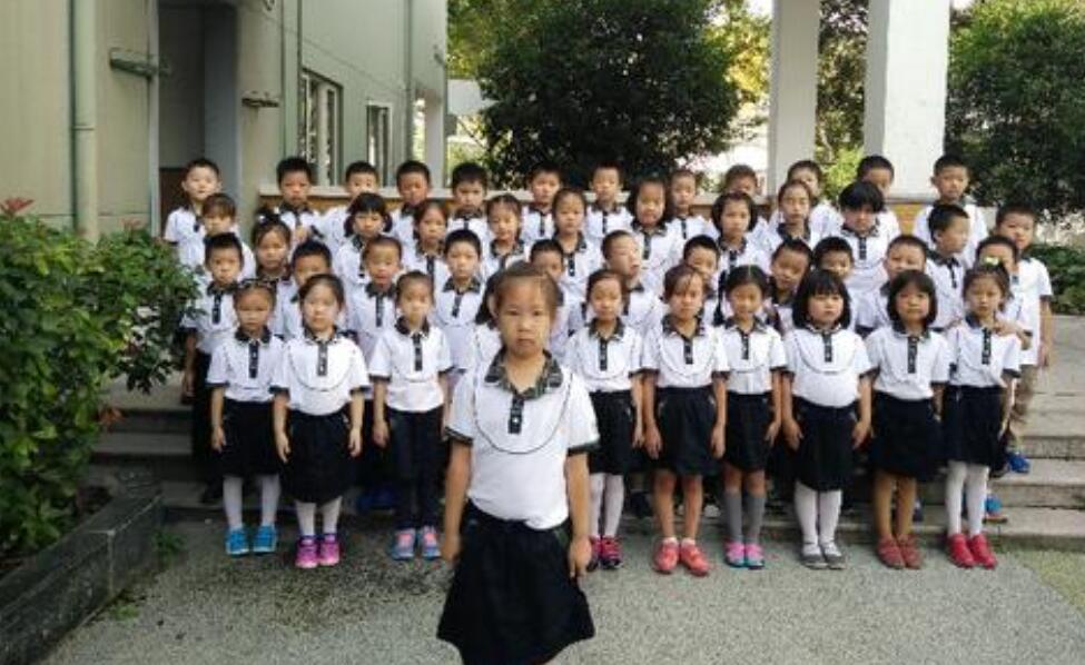 我们班的组合.jpg 我们班的组合.jpg