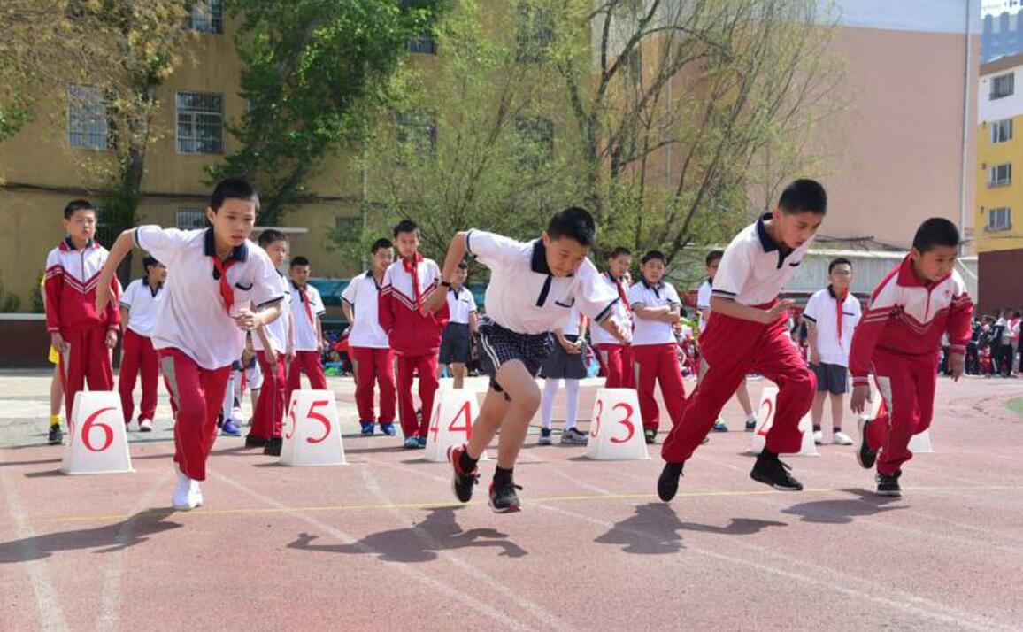 精彩的短跑比赛.jpg 精彩的短跑比赛.jpg