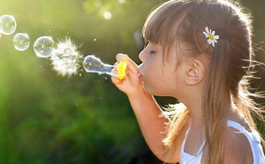 吹泡泡.jpg 吹泡泡.jpg