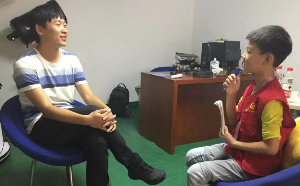 采访科学老师.jpg 采访科学老师.jpg