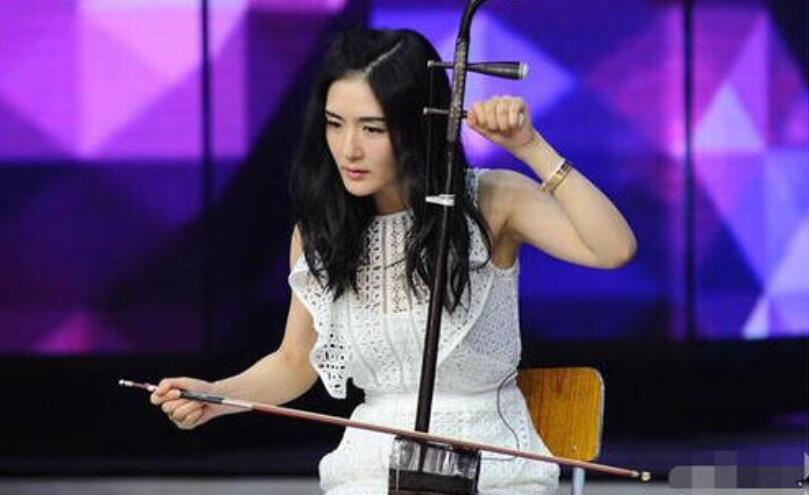 拉二胡.jpg 拉二胡.jpg